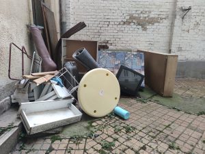 Debarasare Apartamente Cluj – Scapă de Vechituri!🏡 Te-ai săturat de mobila veche și electrocasnicele care nu mai funcționează? Noi te ajutăm să transformi spațiul tău!👉 Serviciul nostru de debarasare în Cluj îți oferă soluții rapide și eficiente pentru:🔹 Îndepărtarea mobilierului vechi 