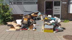  Indiferent de tipul de deșeu, noi avem soluția potrivită!♻️ Ce reciclăm? Hârtie și carton. Plastic și metal. Electrocasnice vechi. Mobilier și obiecte uzate. Deșeuri de orice fel.